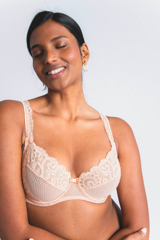 GABY : Soutien-gorge avec armatures grande taille beige en dentelle de Calais